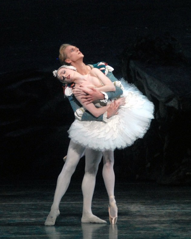 Gillian Murphy as Odette and David Hallberg as Prince Siegfried in Swan Lake. Photo: MIRA.